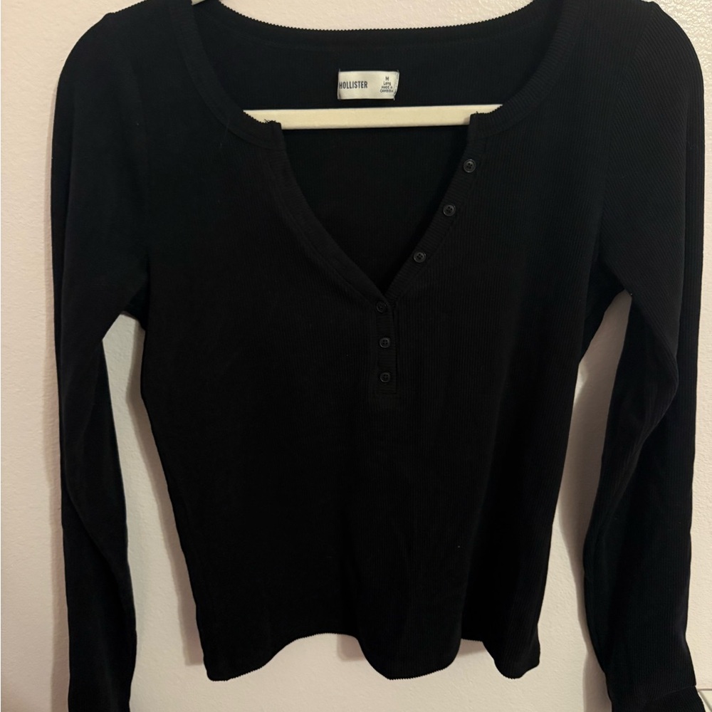 Hollister Women's Black Button-Up Blouse